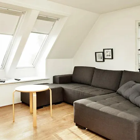 Three-bedroom Holiday In 19 *