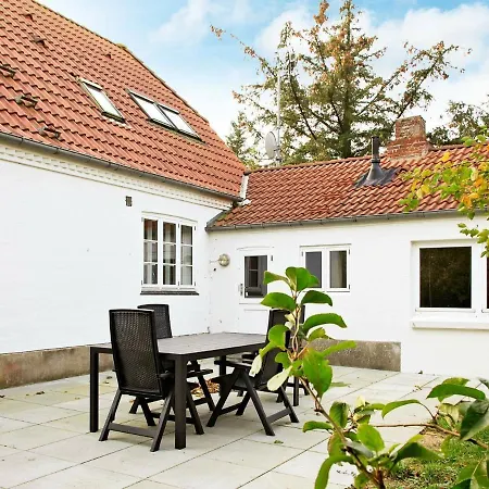 Three-bedroom Holiday In 19 Holiday home *