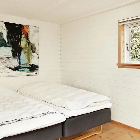 Three-bedroom Holiday In 19 *